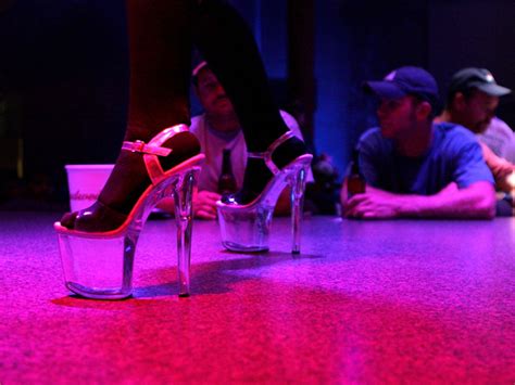 Strip-tease/Lapdance Maison de prostitution Boisbriand